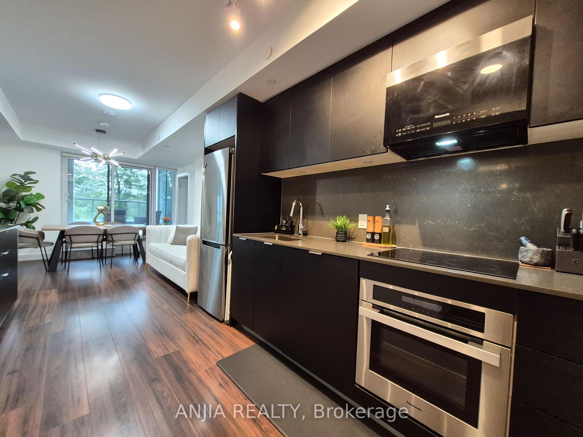Photo 8 of Unit 321, 8 Cedarland Drive, Markham, Unionville — HOMEH