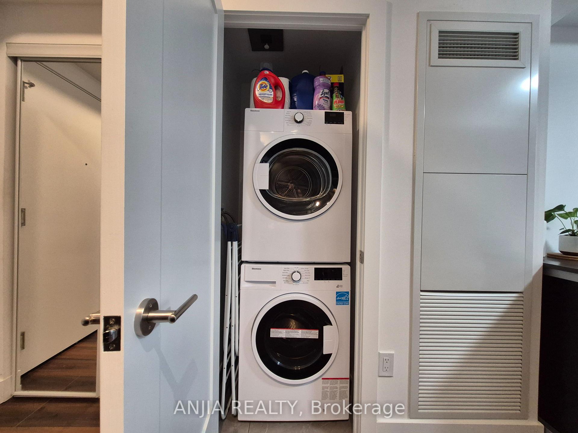 Photo 11 of Unit 321, 8 Cedarland Drive, Markham, Unionville — HOMEH