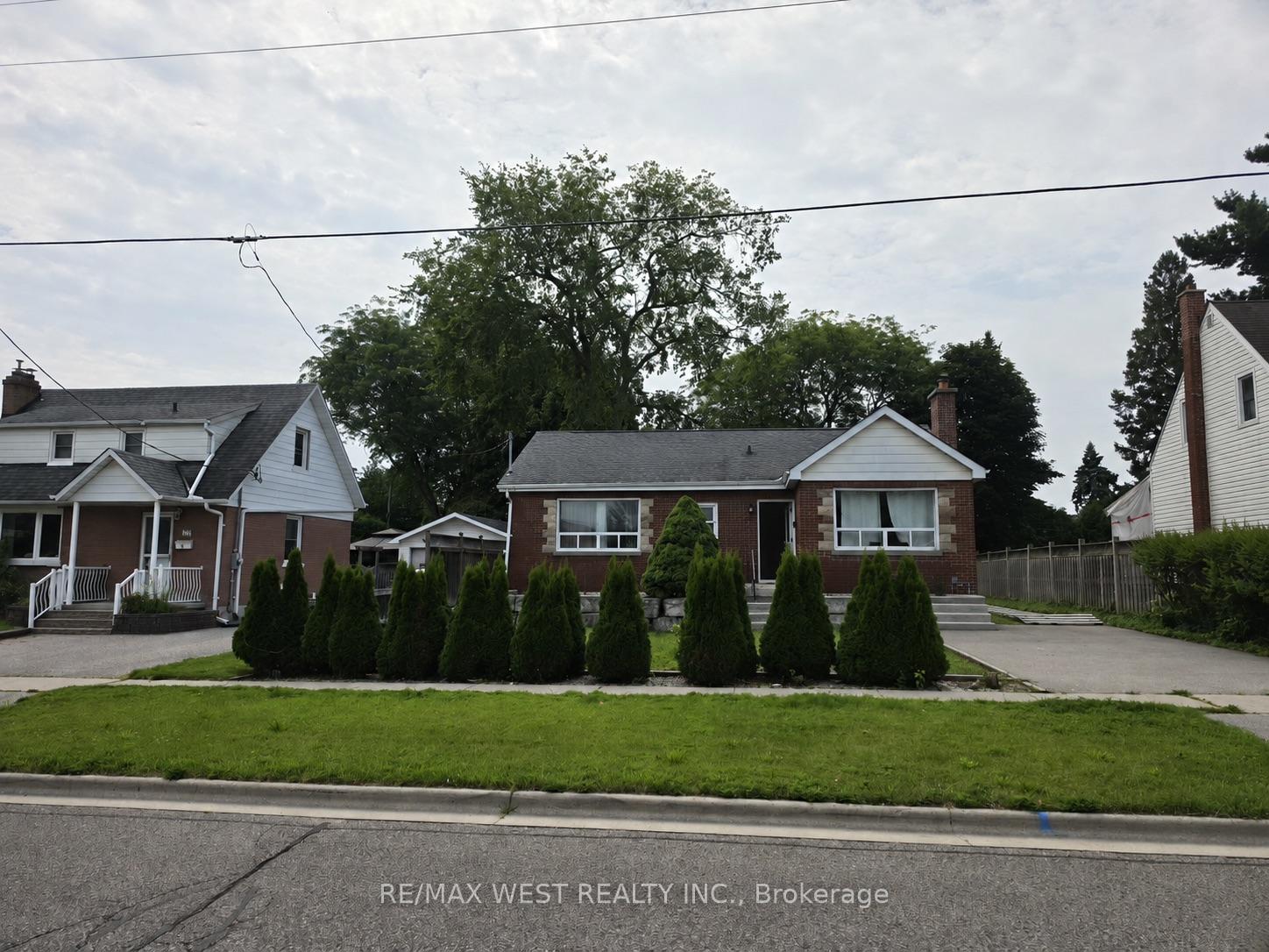 Photo 1 of 29 Sunset Drive, Oshawa, Centennial — HOMEH