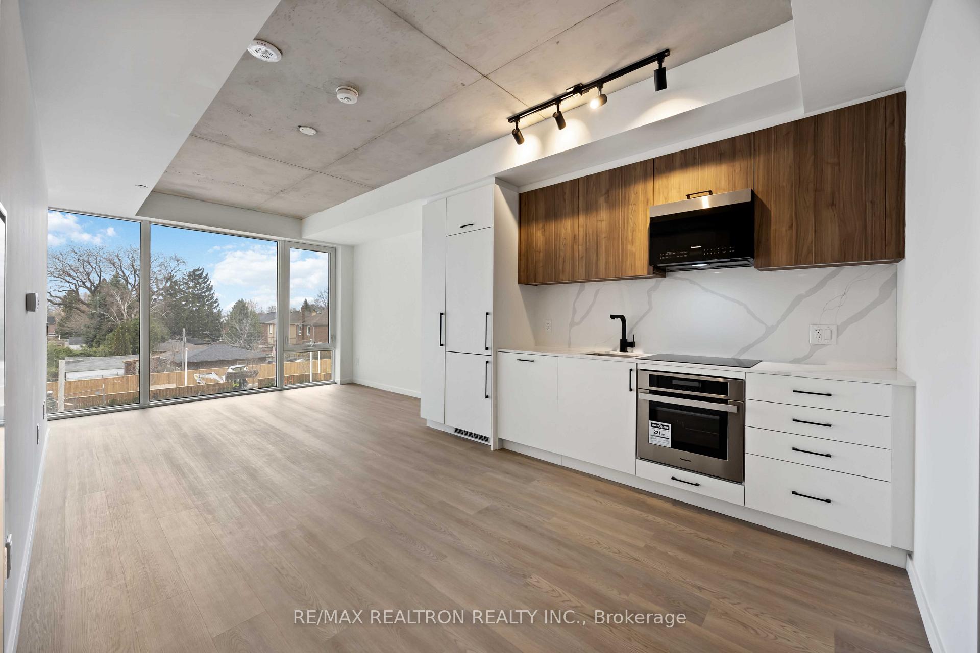 Photo 5 of 689 The Queensway, Etobicoke, Stonegate-Queensway — HOMEH
