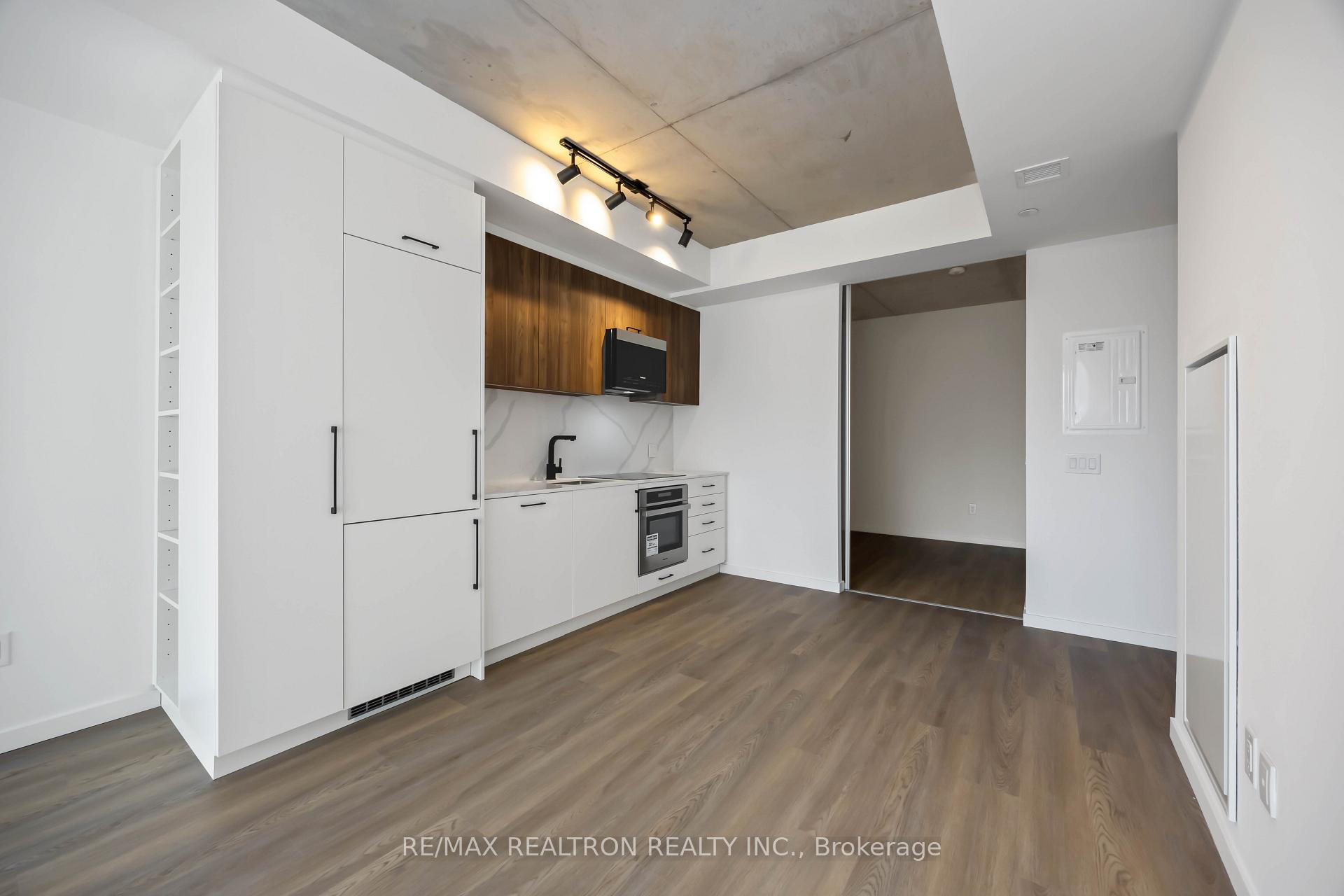 Photo 6 of 689 The Queensway, Etobicoke, Stonegate-Queensway — HOMEH