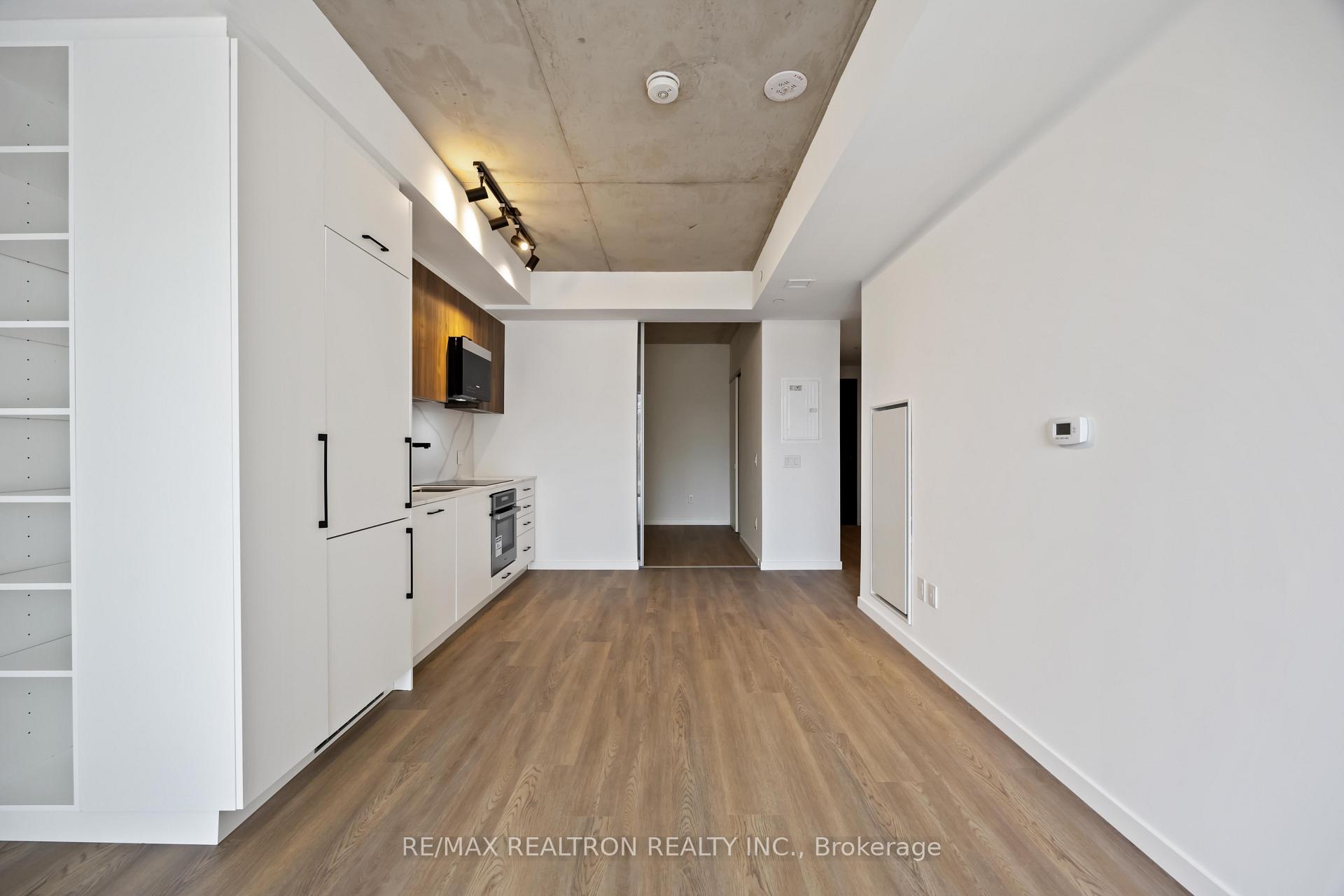 Photo 7 of 689 The Queensway, Etobicoke, Stonegate-Queensway — HOMEH