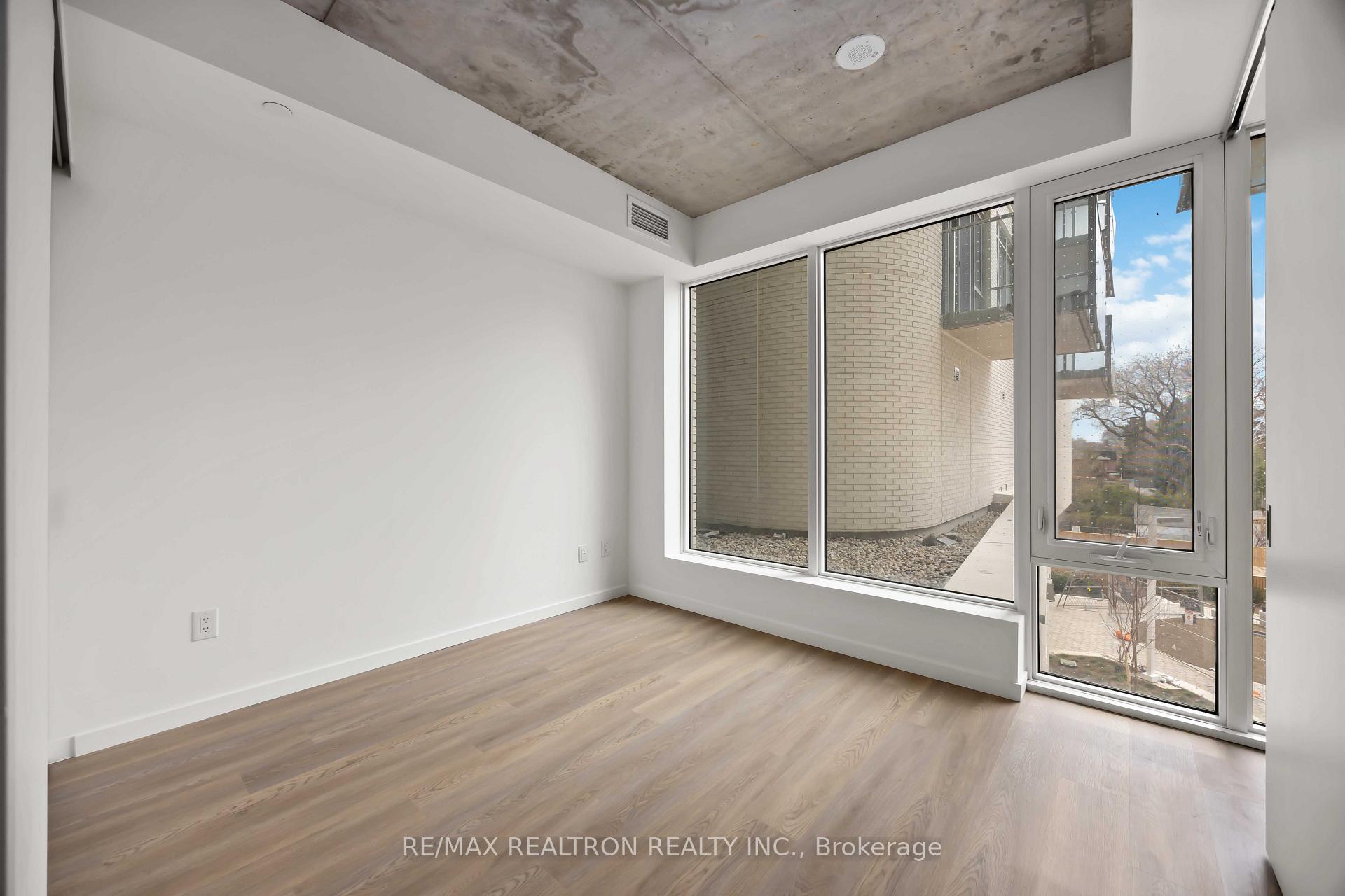 Photo 13 of 689 The Queensway, Etobicoke, Stonegate-Queensway — HOMEH