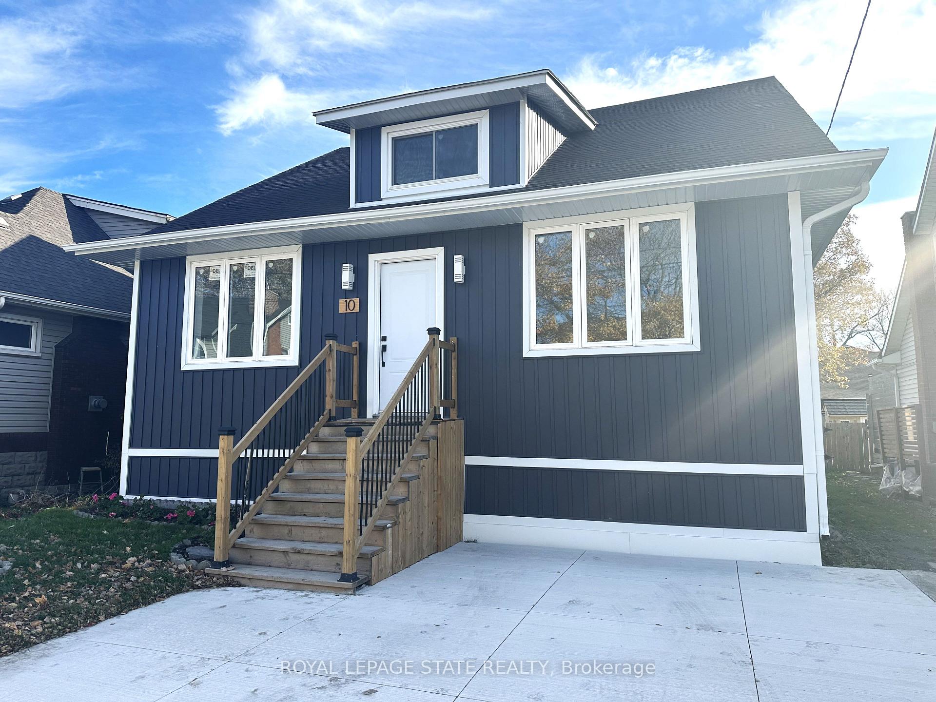 Photo 1 of Unit 1, 10 Comet Avenue, Hamilton, Hamilton Beach — HOMEH