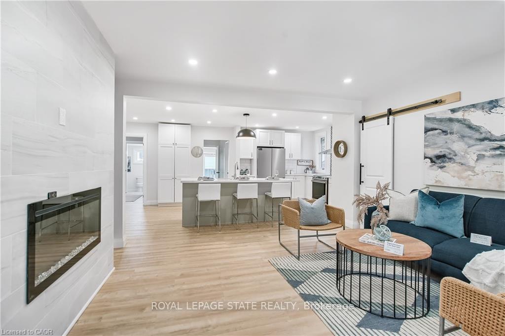 Photo 3 of Unit 1, 10 Comet Avenue, Hamilton, Hamilton Beach — HOMEH