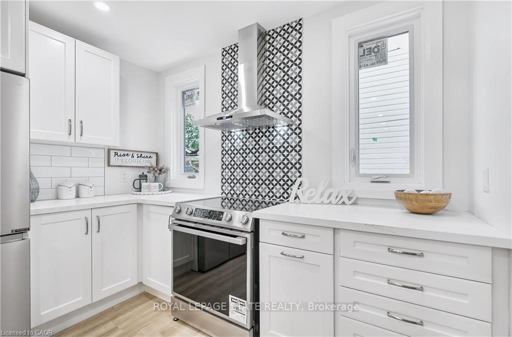 Photo 5 of Unit 1, 10 Comet Avenue, Hamilton, Hamilton Beach — HOMEH
