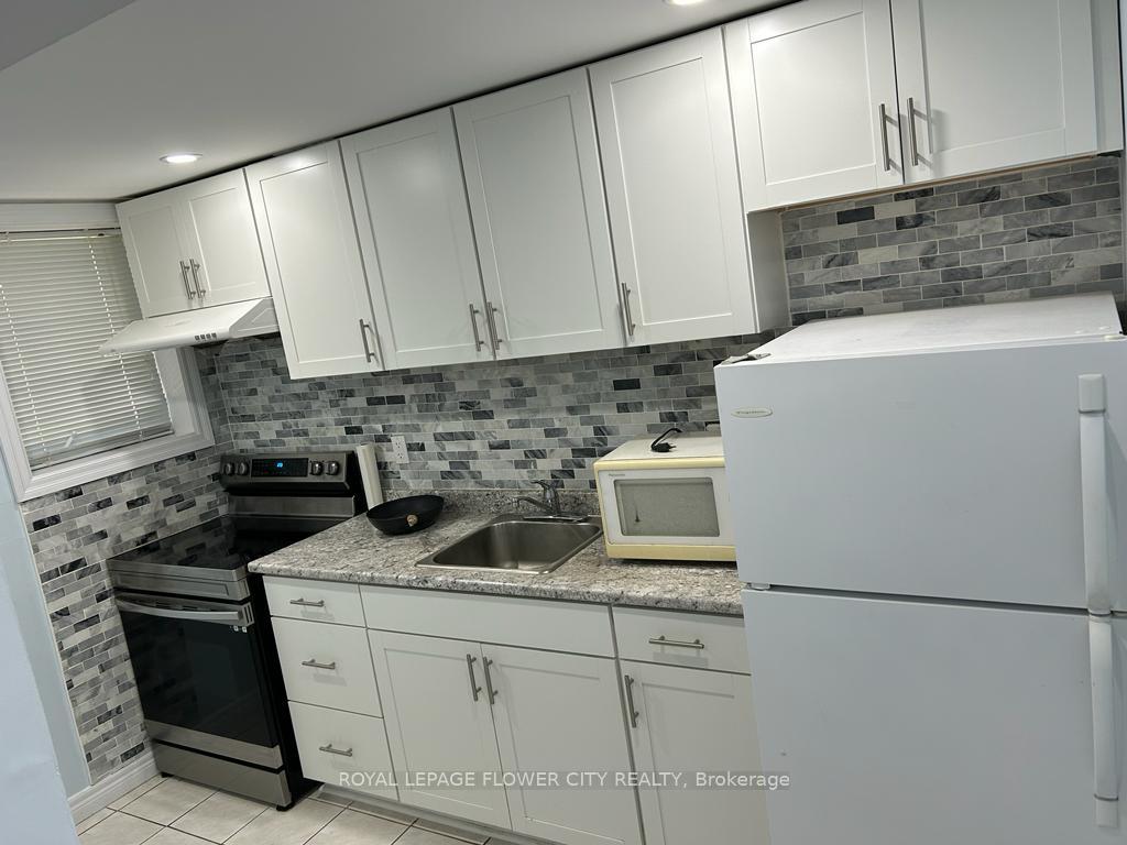 Photo 2 of Unit Bsmt, 4 Lascelles Blvd Drive, Brampton, Westgate — HOMEH