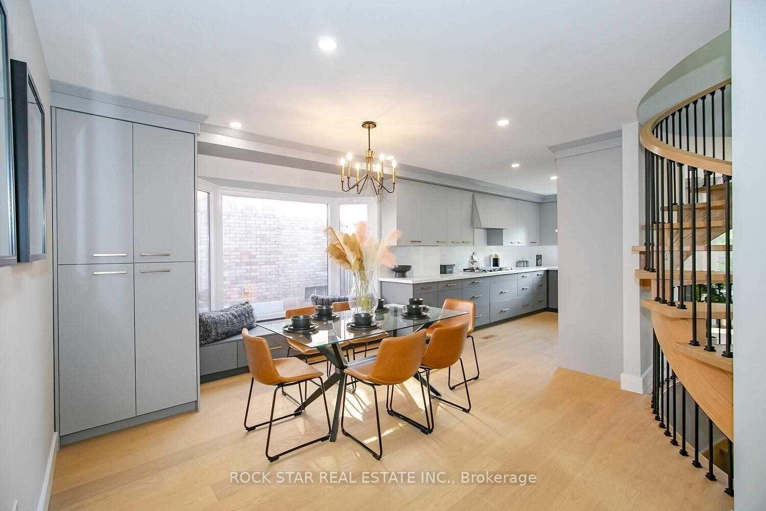 Photo 3 of 160 River Oaks Boulevard E, Oakville, River Oaks — HOMEH