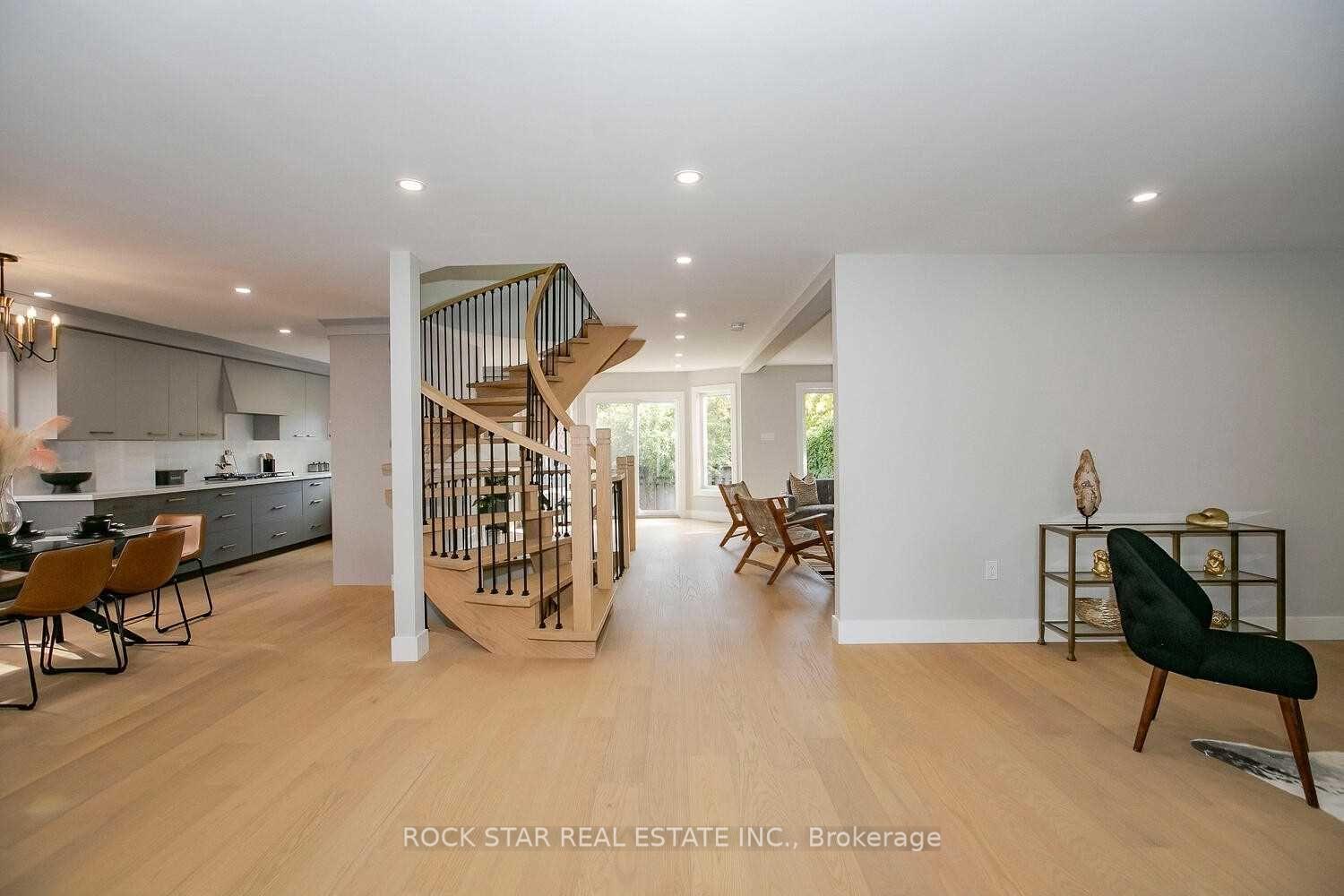 Photo 9 of 160 River Oaks Boulevard E, Oakville, River Oaks — HOMEH
