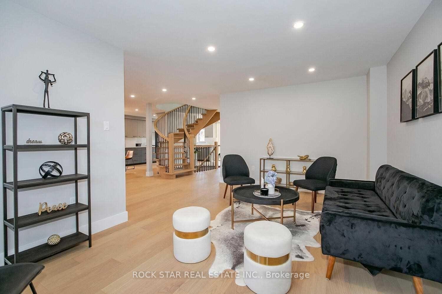 Photo 12 of 160 River Oaks Boulevard E, Oakville, River Oaks — HOMEH