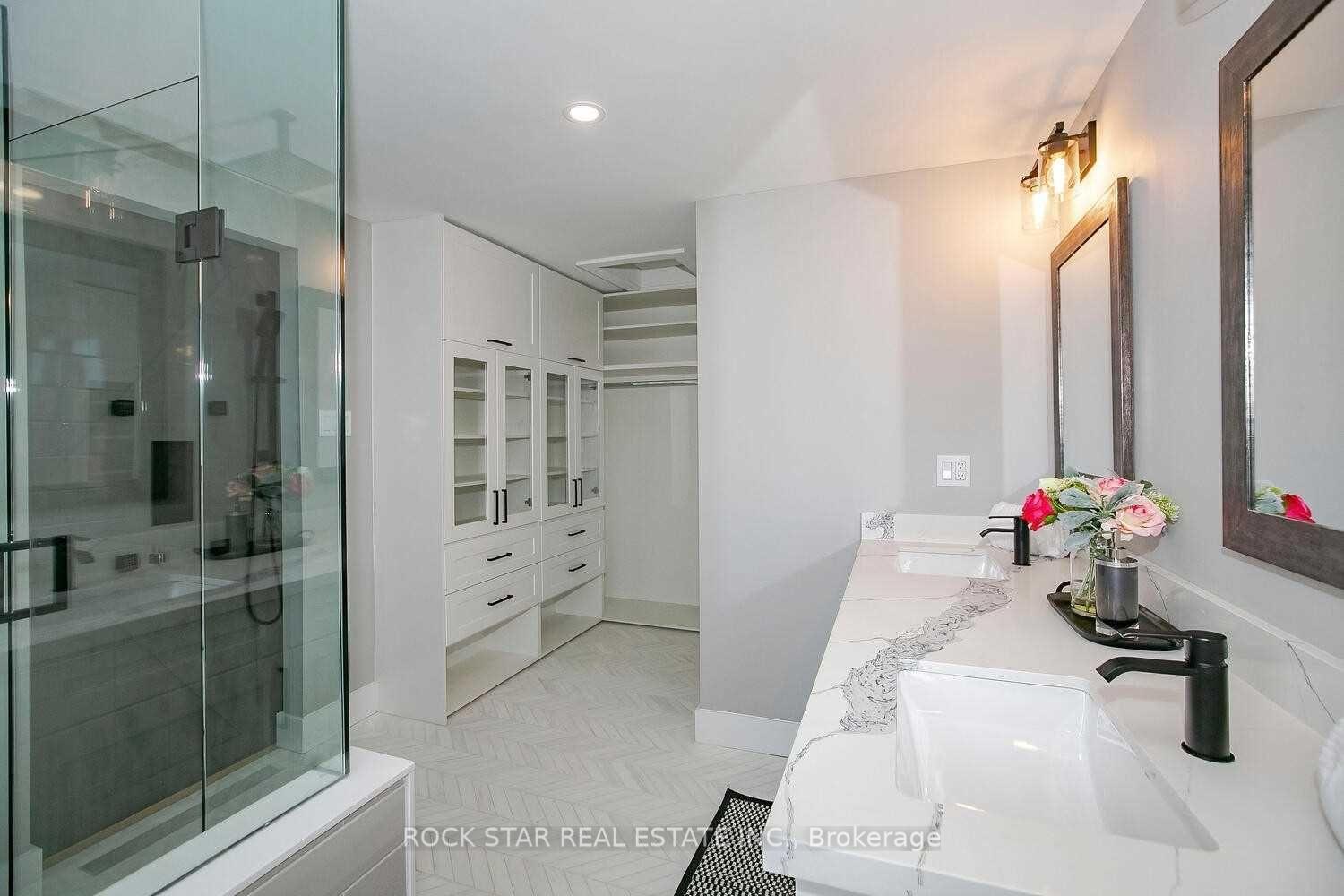 Photo 32 of 160 River Oaks Boulevard E, Oakville, River Oaks — HOMEH