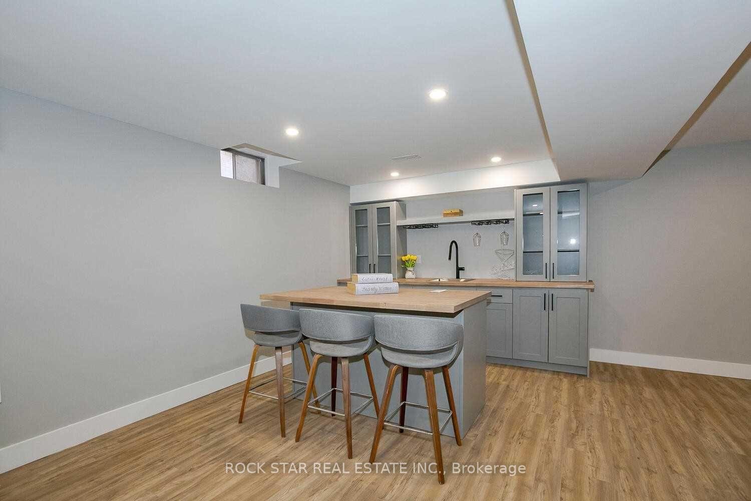Photo 37 of 160 River Oaks Boulevard E, Oakville, River Oaks — HOMEH