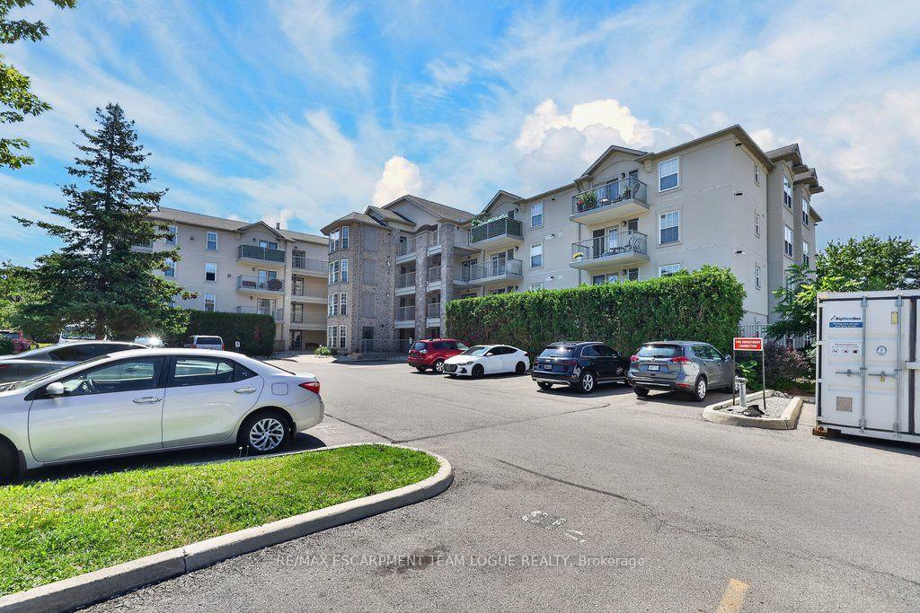 Photo 3 of Unit 105, 1450 Bishops Gate, Oakville, Glen Abbey — HOMEH