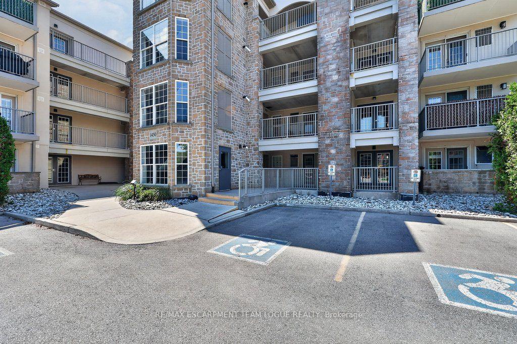 Photo 6 of Unit 105, 1450 Bishops Gate, Oakville, Glen Abbey — HOMEH