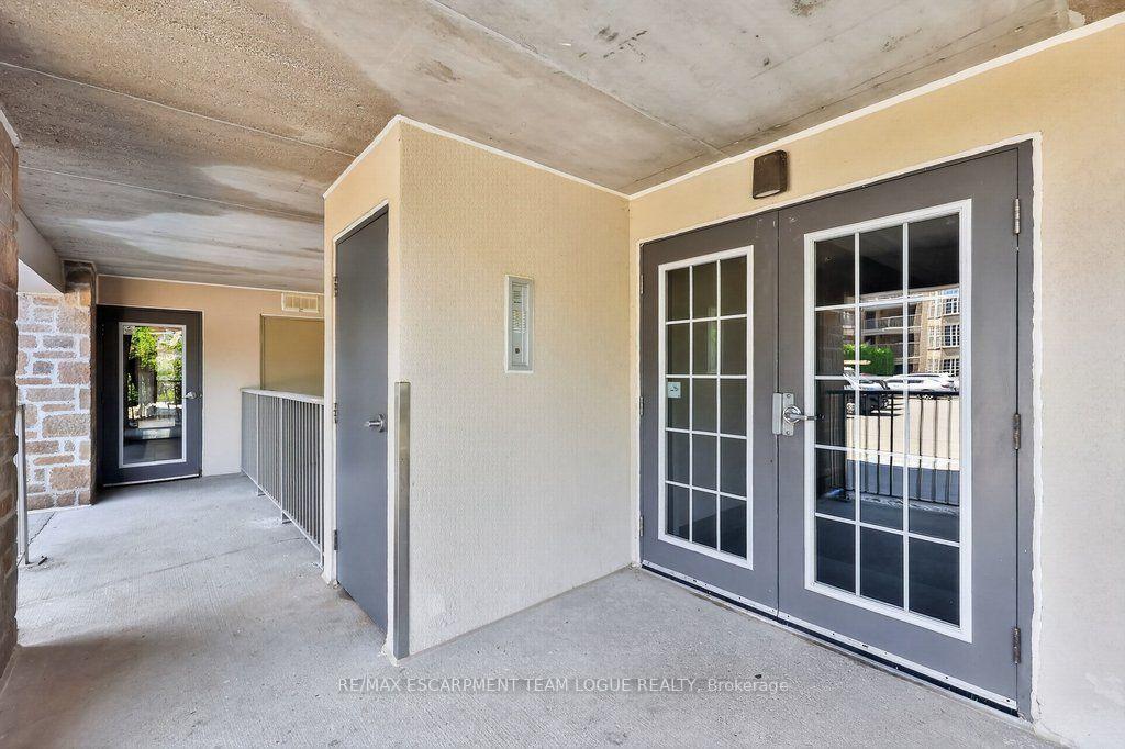 Photo 8 of Unit 105, 1450 Bishops Gate, Oakville, Glen Abbey — HOMEH