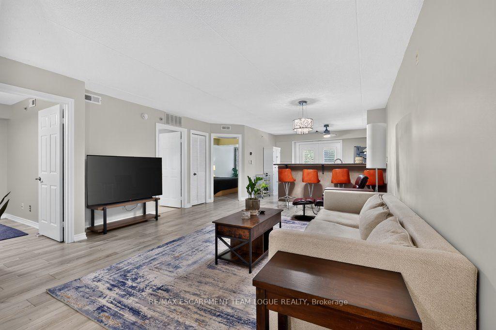 Photo 9 of Unit 105, 1450 Bishops Gate, Oakville, Glen Abbey — HOMEH