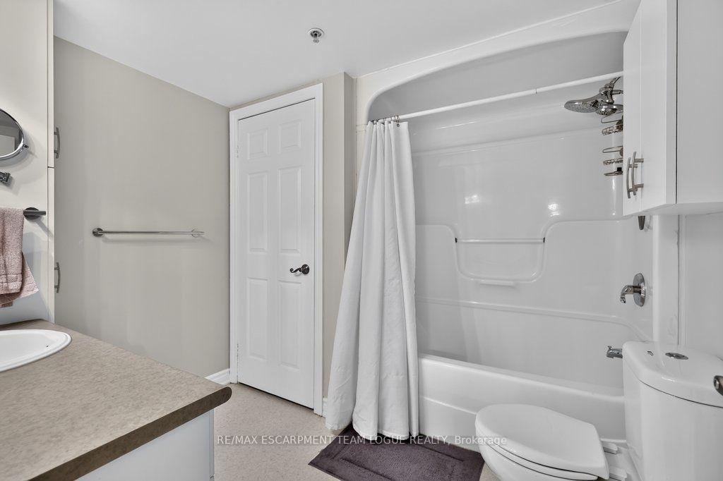 Photo 23 of Unit 105, 1450 Bishops Gate, Oakville, Glen Abbey — HOMEH