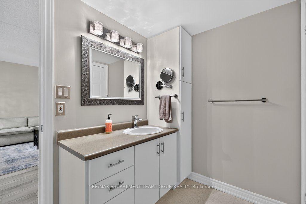 Photo 24 of Unit 105, 1450 Bishops Gate, Oakville, Glen Abbey — HOMEH