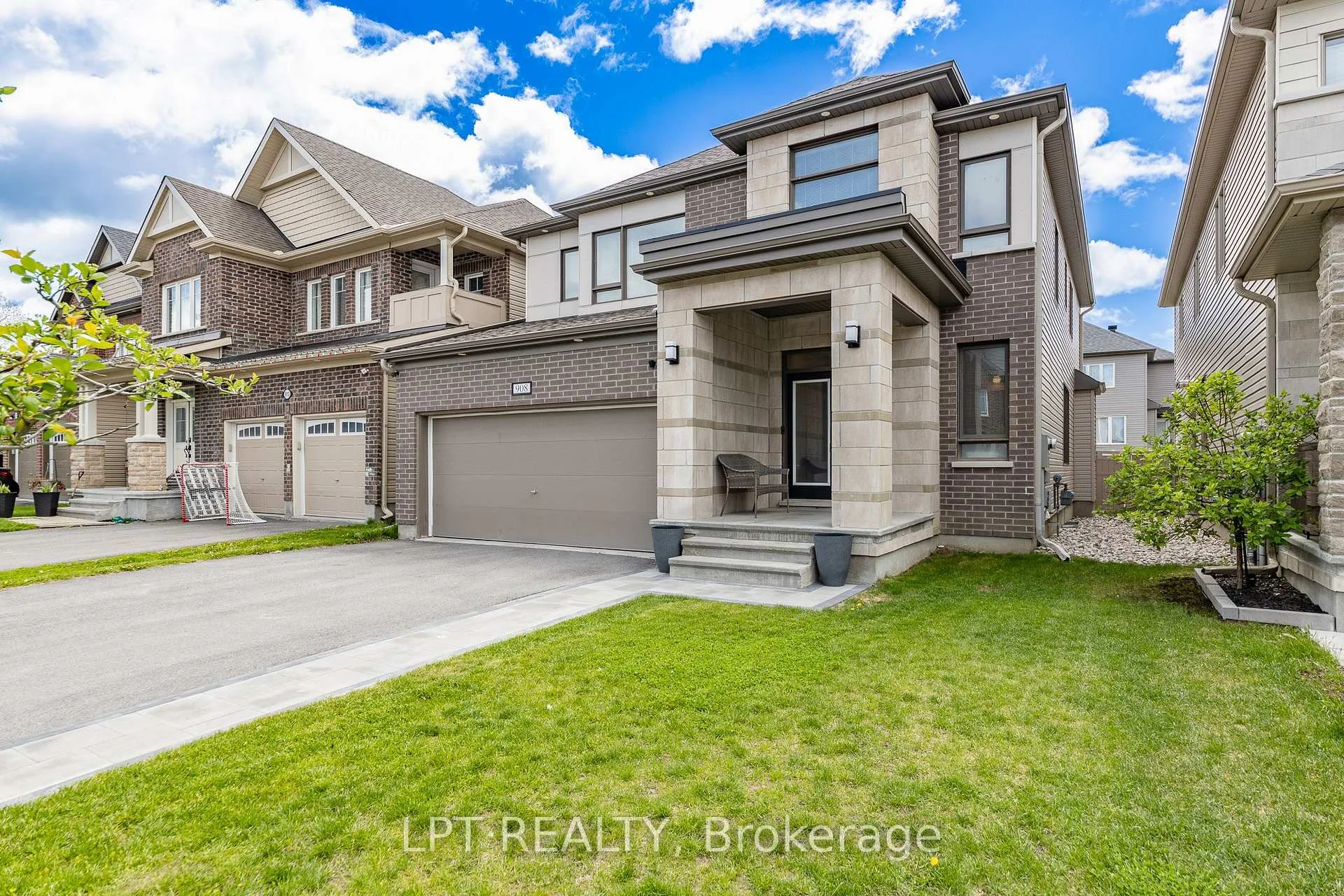 Front of 908 Pedigree Street