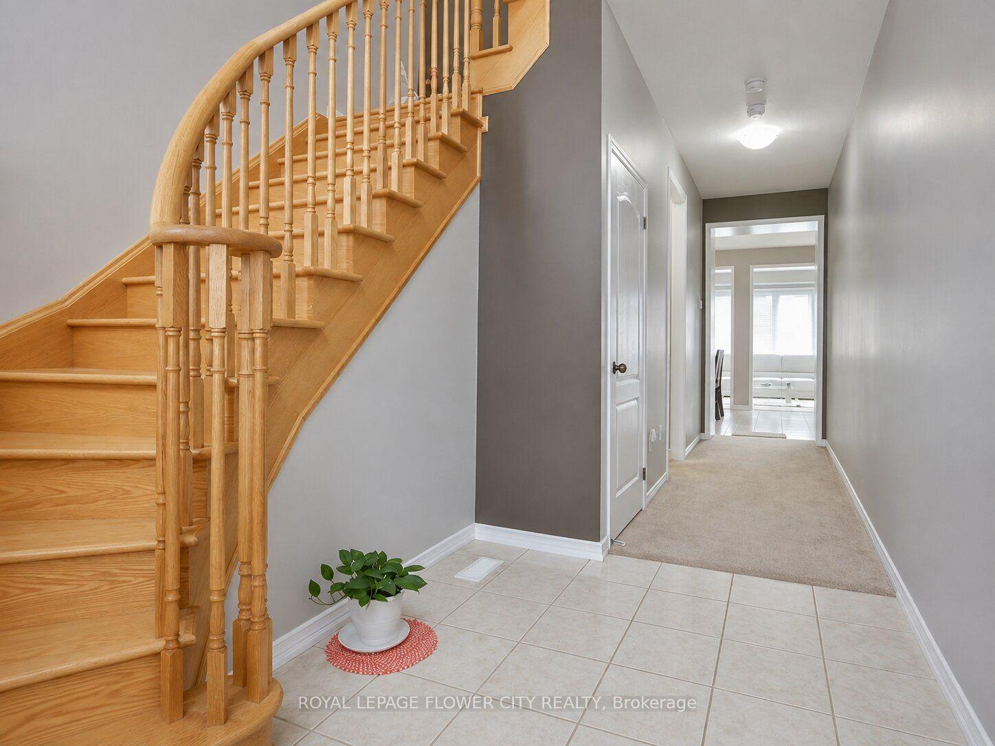 Photo 2 of 7843 Butternut Boulevard, Niagara Falls, Brown — HOMEH