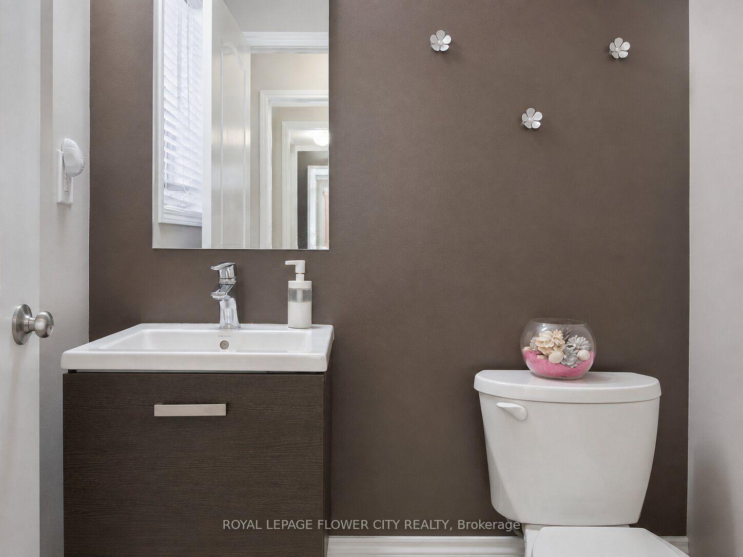 Photo 8 of 7843 Butternut Boulevard, Niagara Falls, Brown — HOMEH