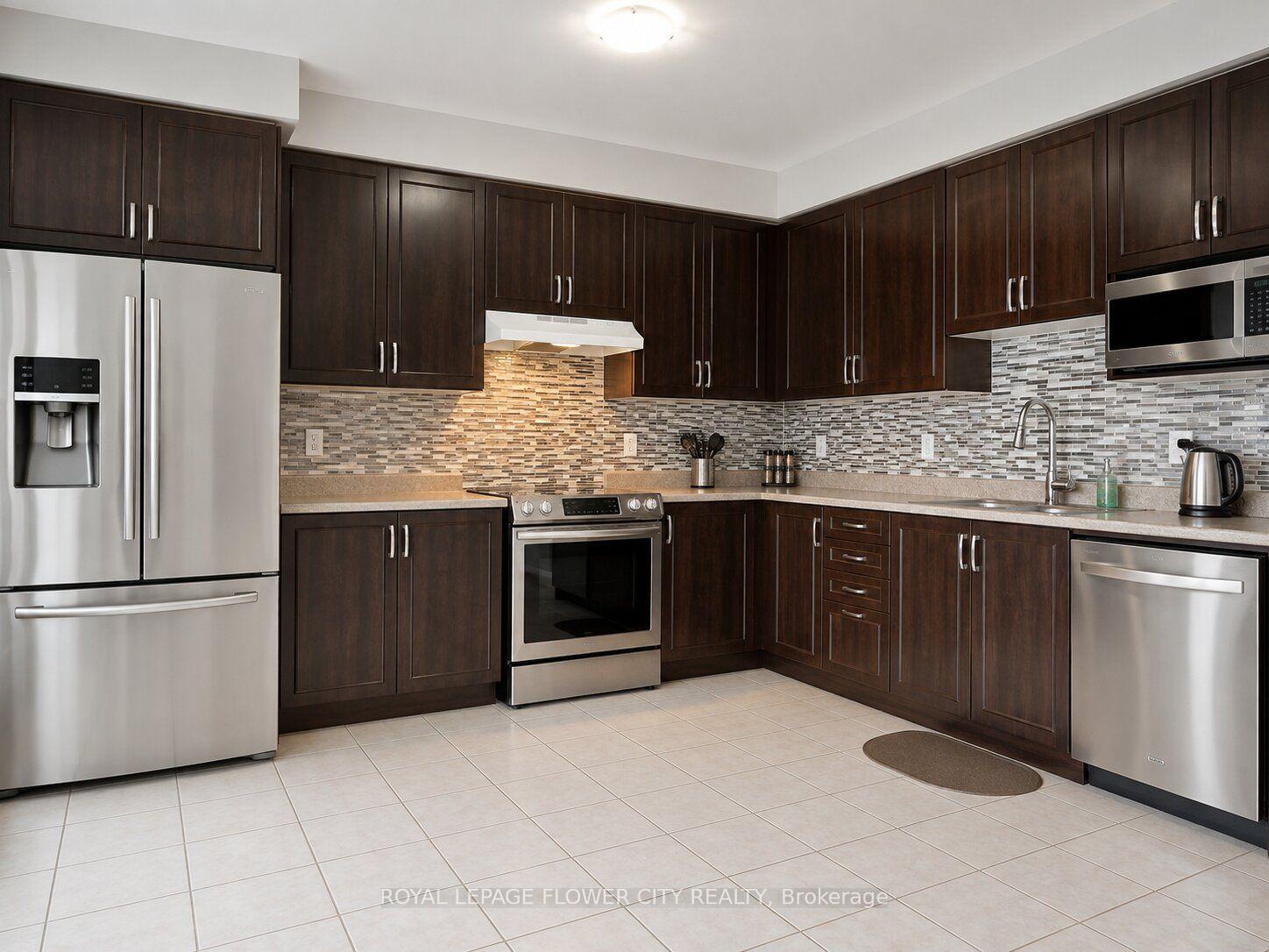 Photo 9 of 7843 Butternut Boulevard, Niagara Falls, Brown — HOMEH
