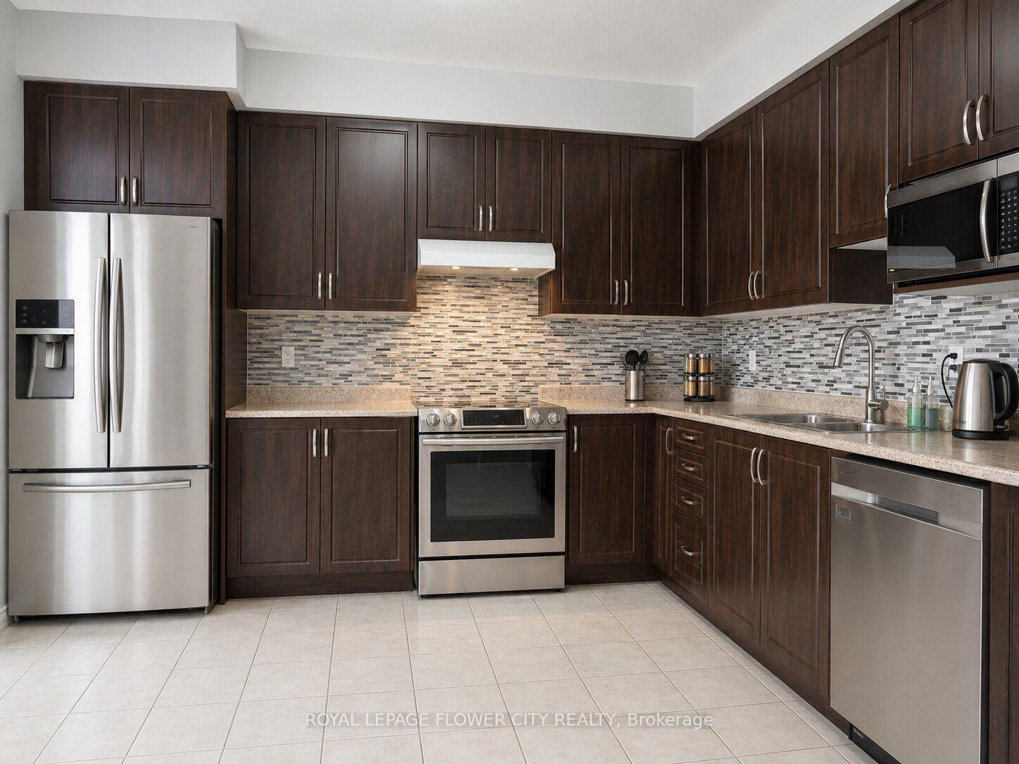Photo 10 of 7843 Butternut Boulevard, Niagara Falls, Brown — HOMEH
