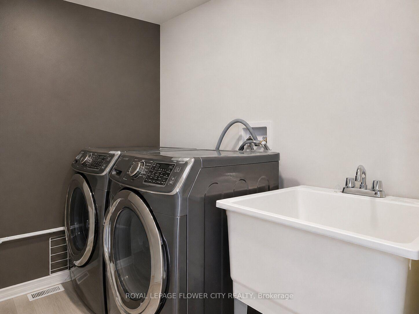 Photo 16 of 7843 Butternut Boulevard, Niagara Falls, Brown — HOMEH