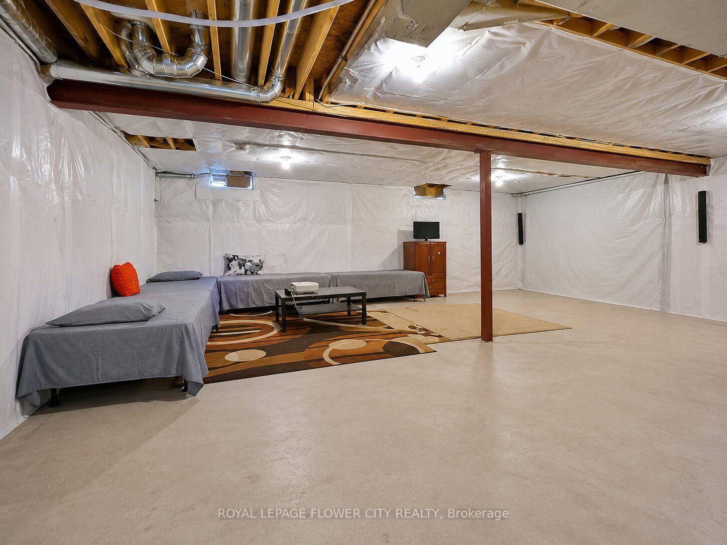 Photo 17 of 7843 Butternut Boulevard, Niagara Falls, Brown — HOMEH