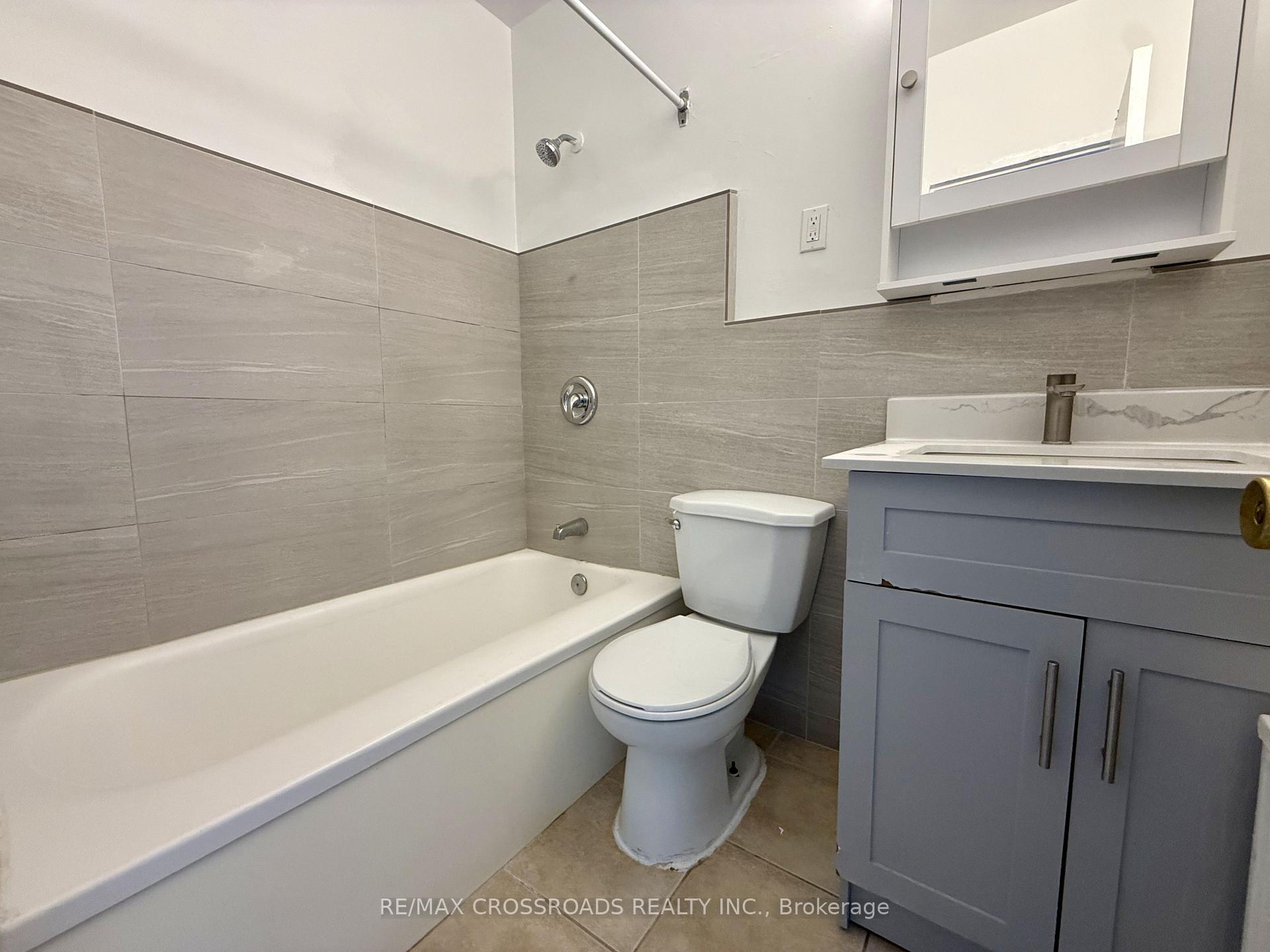 Photo 6 of Unit 302, 2770 Yonge Street, Toronto, Lawrence Park South — HOMEH