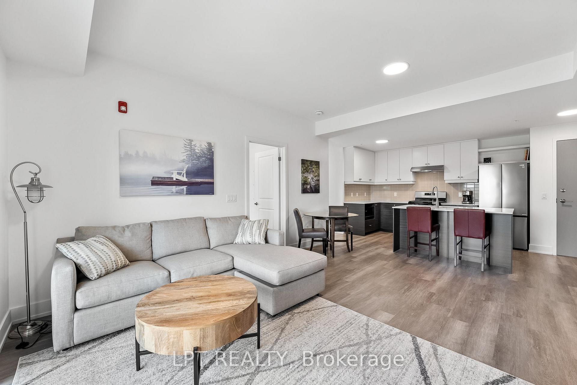 Photo 12 of Unit 402, 19B West Street N, Kawartha Lakes, Fenelon Falls — HOMEH