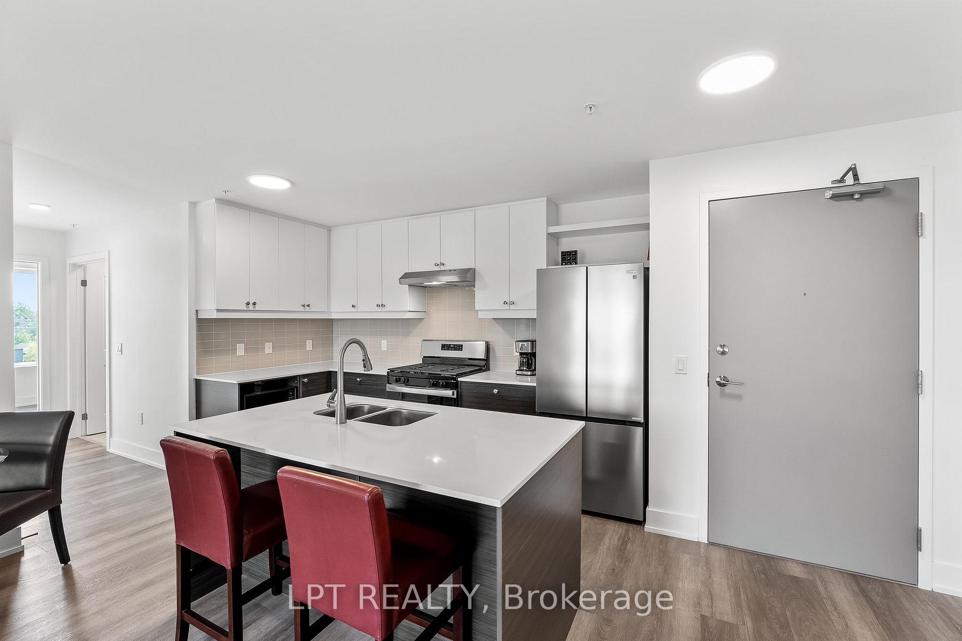 Photo 13 of Unit 402, 19B West Street N, Kawartha Lakes, Fenelon Falls — HOMEH