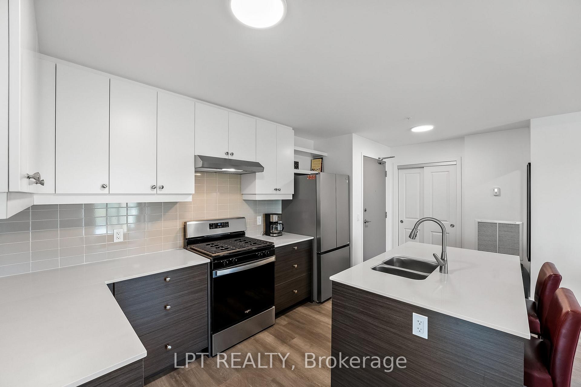 Photo 14 of Unit 402, 19B West Street N, Kawartha Lakes, Fenelon Falls — HOMEH