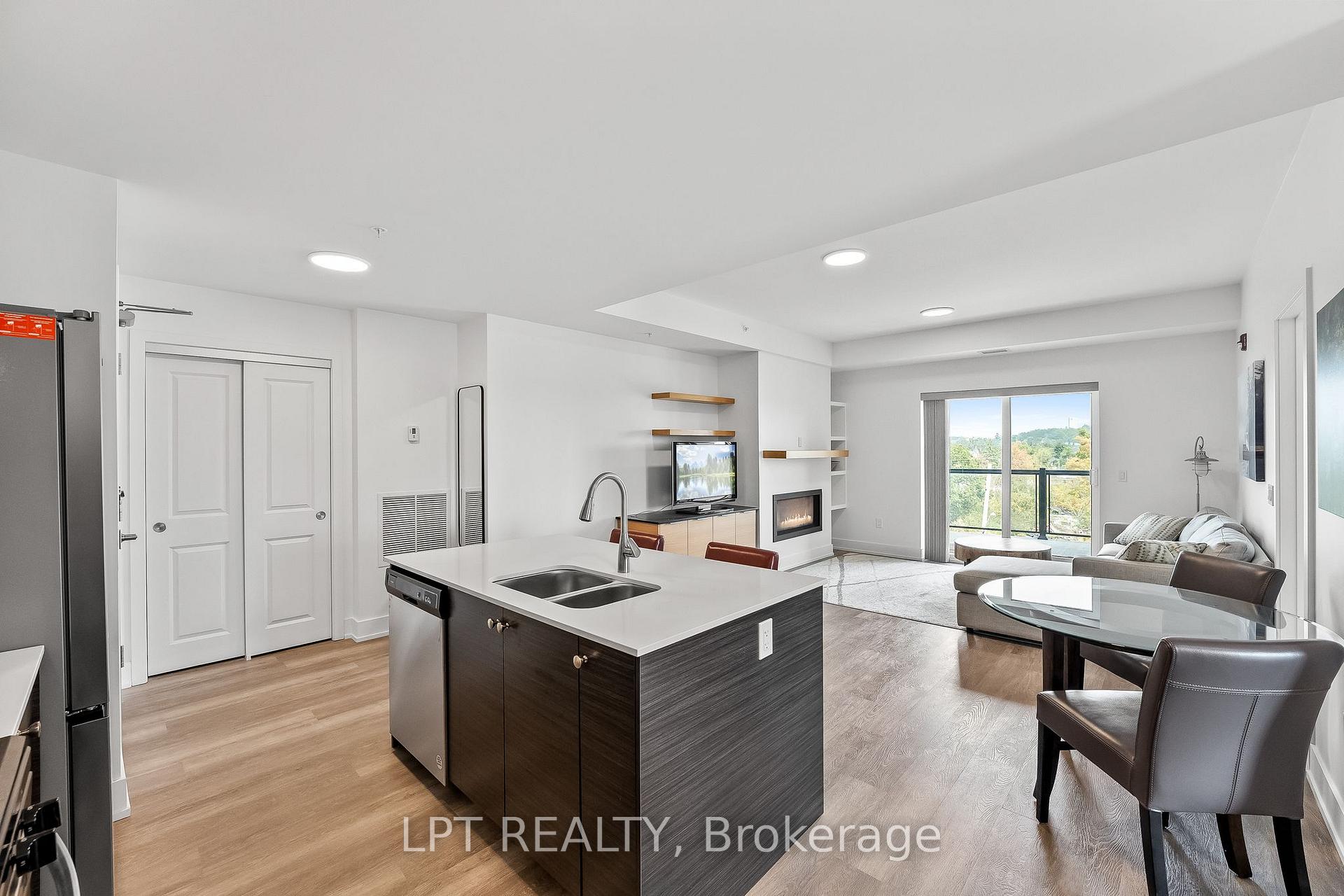 Photo 15 of Unit 402, 19B West Street N, Kawartha Lakes, Fenelon Falls — HOMEH