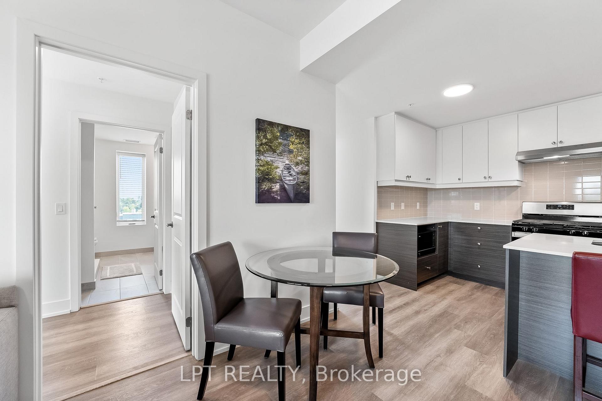 Photo 18 of Unit 402, 19B West Street N, Kawartha Lakes, Fenelon Falls — HOMEH