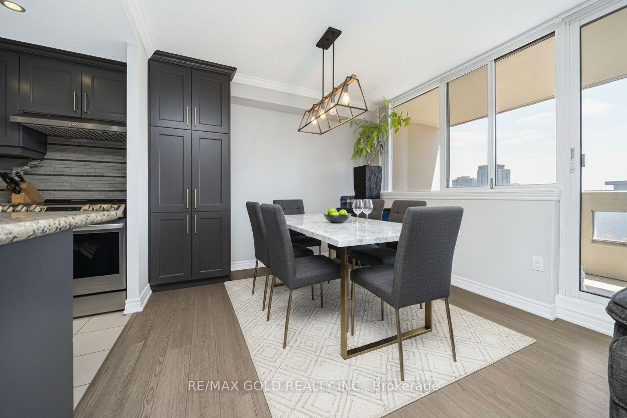 Photo 12 of Unit 1913, 3590 Kaneff Crescent, Mississauga, Mississauga Valleys — HOMEH