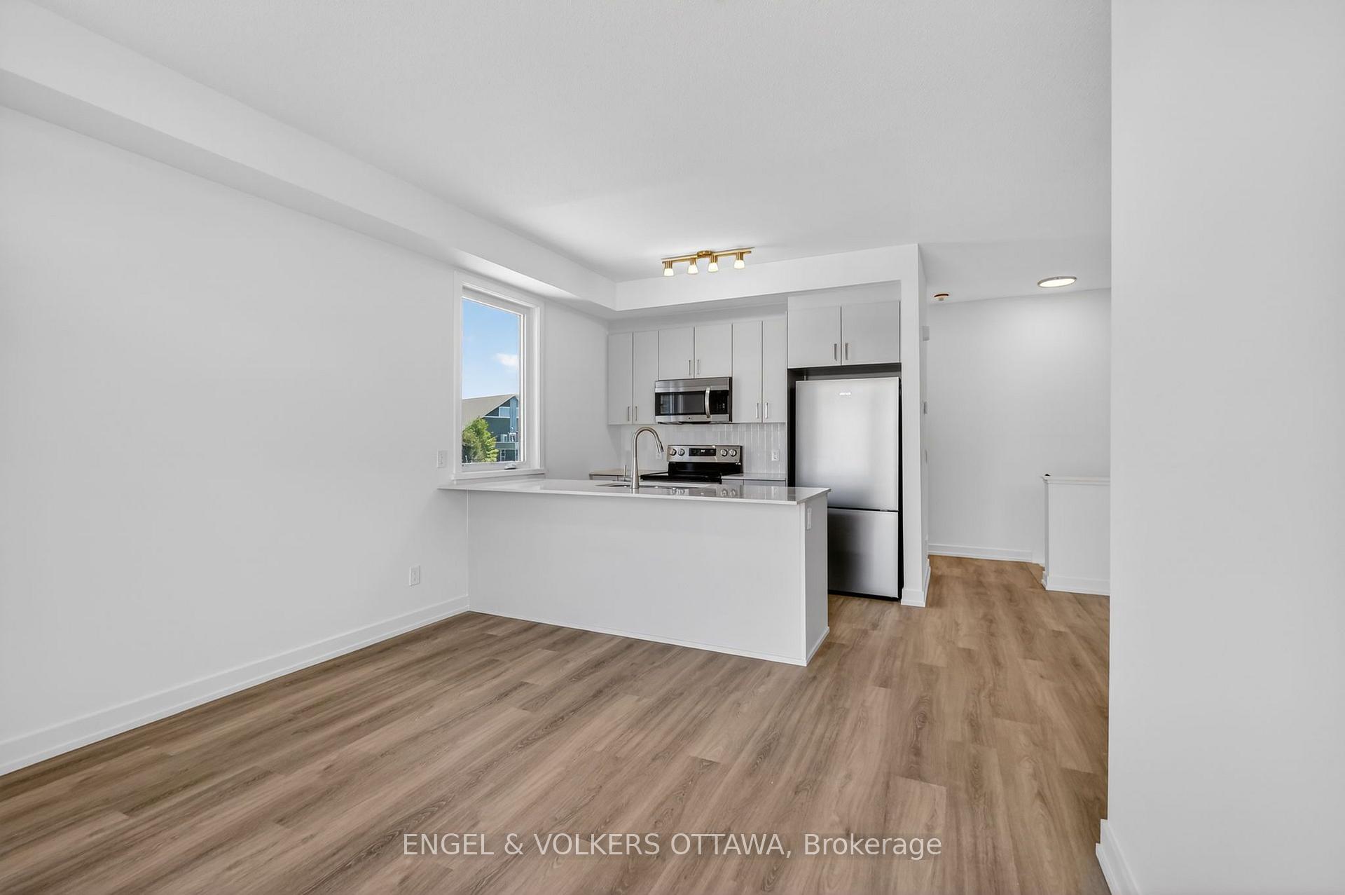 Photo 12 of 138 Stardust Private, Ottawa, Leitrim — HOMEH