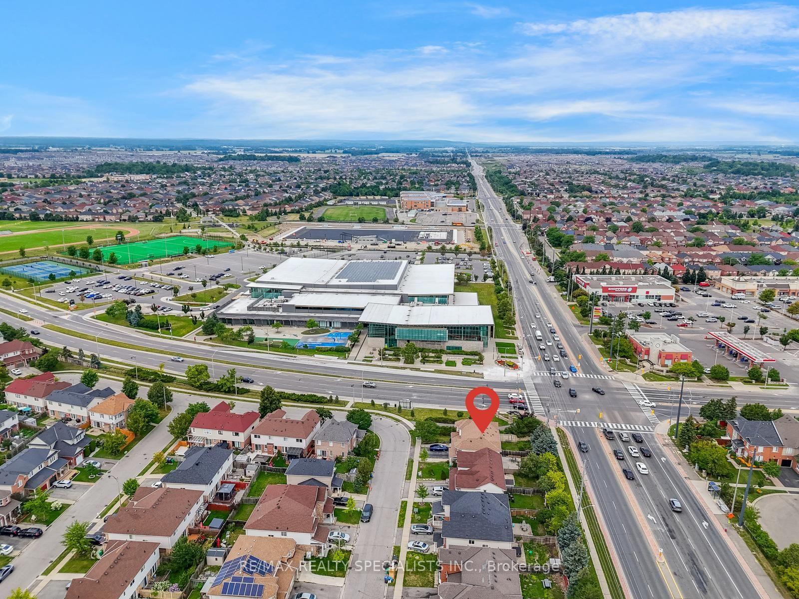 Photo 3 of 38 Sweetwood Circle, Brampton, Fletcher's Meadow — HOMEH
