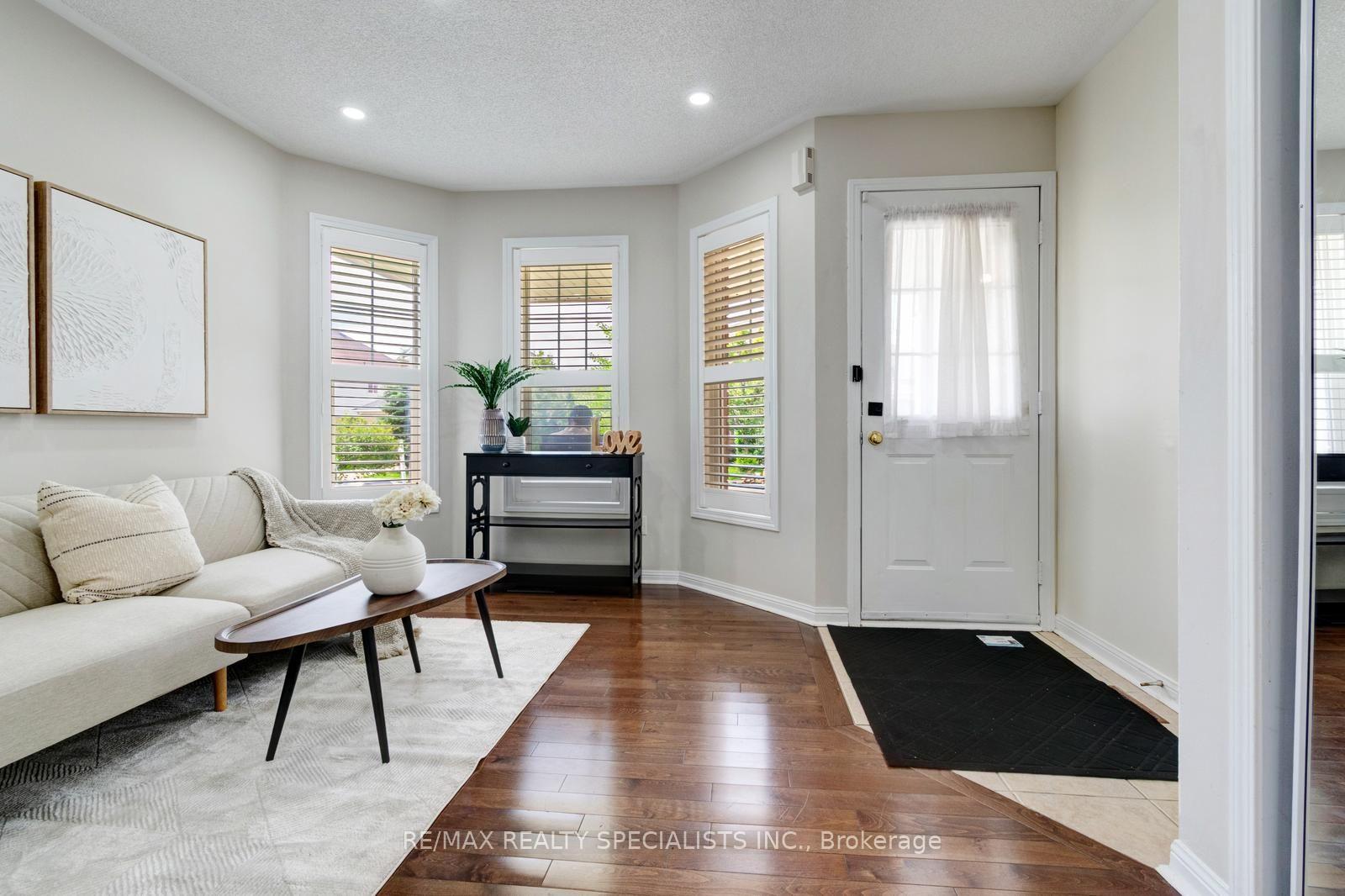 Photo 1 of 38 Sweetwood Circle, Brampton, Fletcher's Meadow — HOMEH