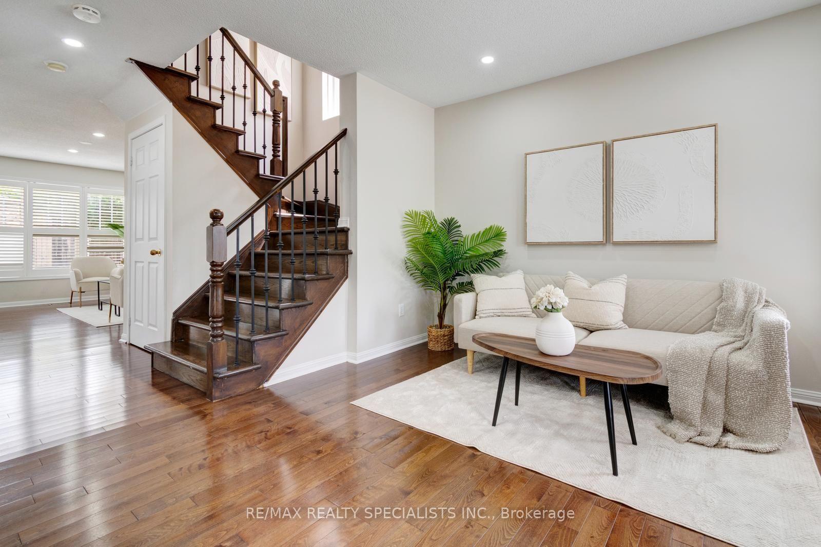 Photo 6 of 38 Sweetwood Circle, Brampton, Fletcher's Meadow — HOMEH