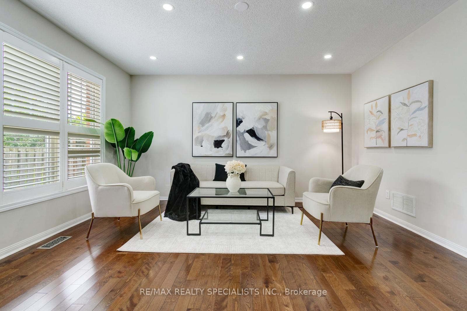 Photo 11 of 38 Sweetwood Circle, Brampton, Fletcher's Meadow — HOMEH