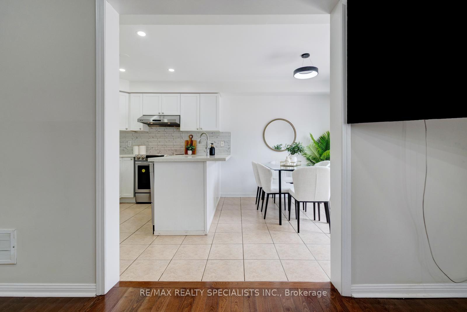 Photo 14 of 38 Sweetwood Circle, Brampton, Fletcher's Meadow — HOMEH