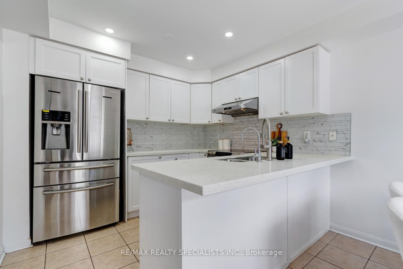 Photo 15 of 38 Sweetwood Circle, Brampton, Fletcher's Meadow — HOMEH