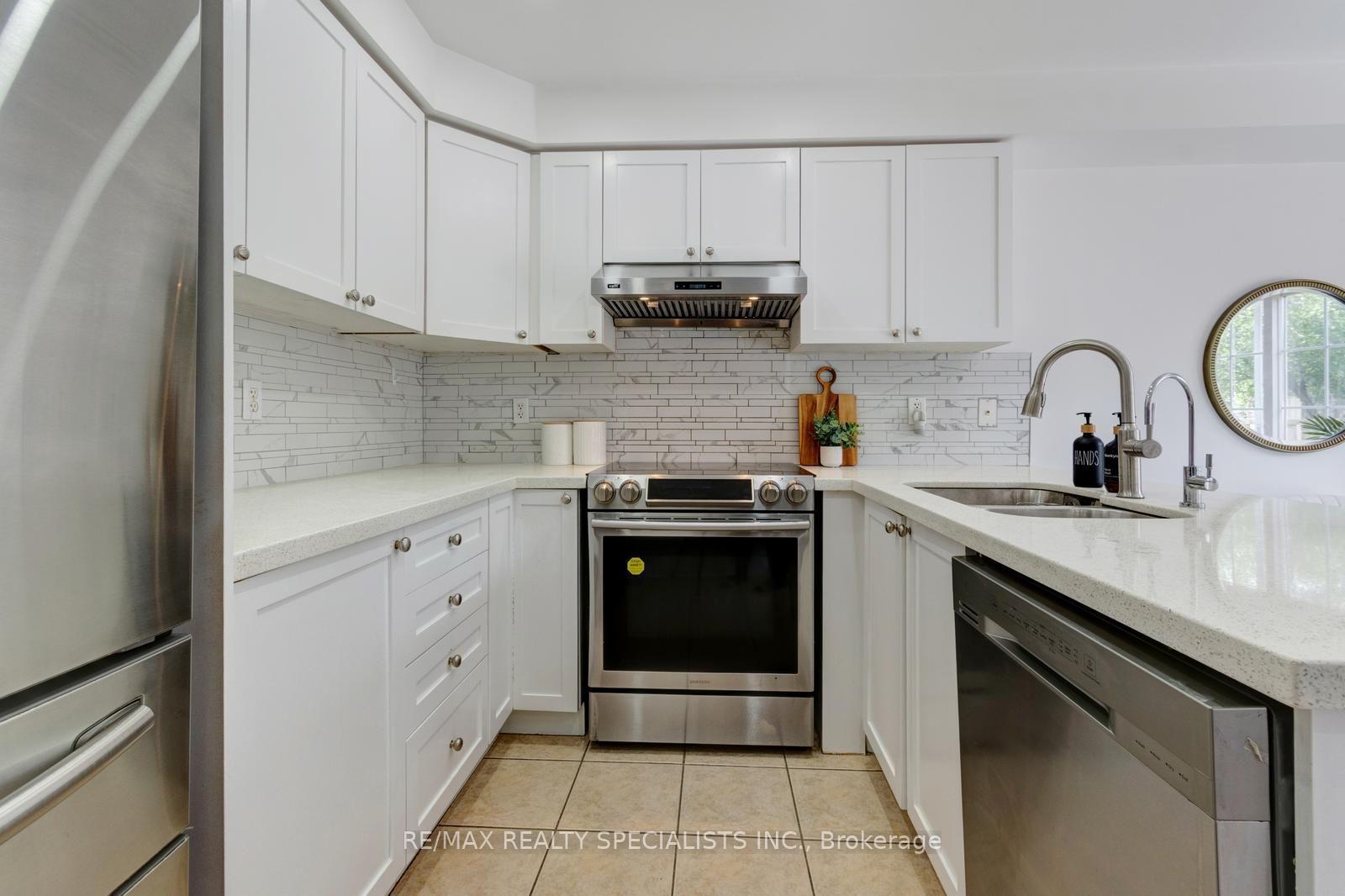 Photo 16 of 38 Sweetwood Circle, Brampton, Fletcher's Meadow — HOMEH