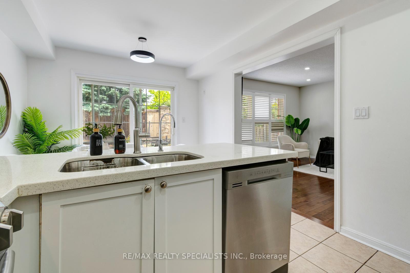 Photo 18 of 38 Sweetwood Circle, Brampton, Fletcher's Meadow — HOMEH