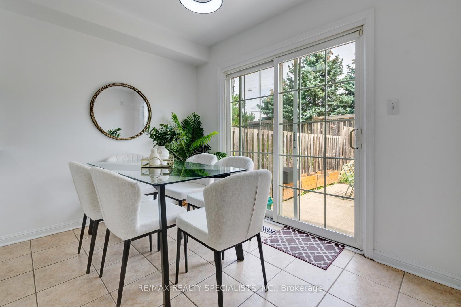 Photo 20 of 38 Sweetwood Circle, Brampton, Fletcher's Meadow — HOMEH