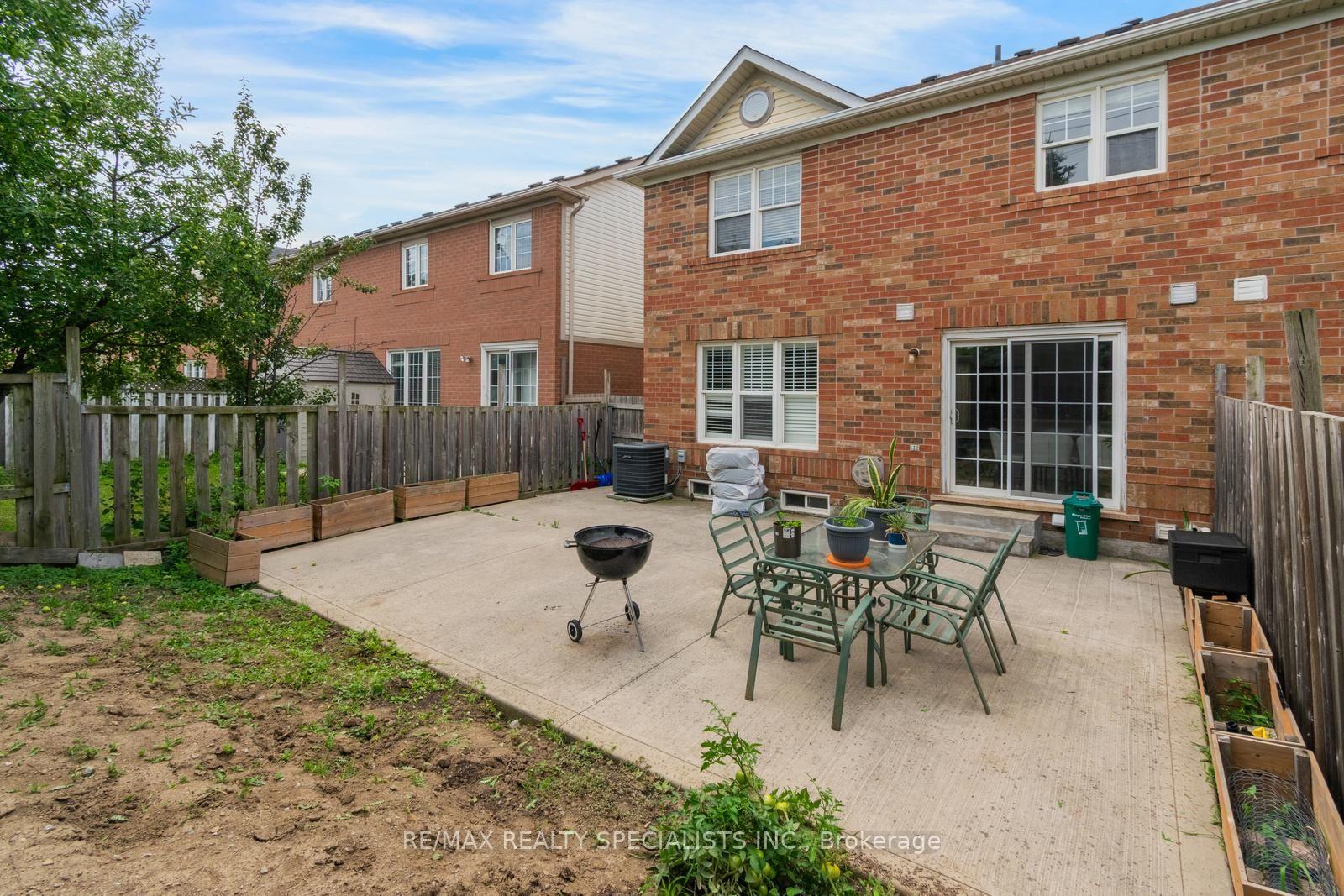 Photo 44 of 38 Sweetwood Circle, Brampton, Fletcher's Meadow — HOMEH