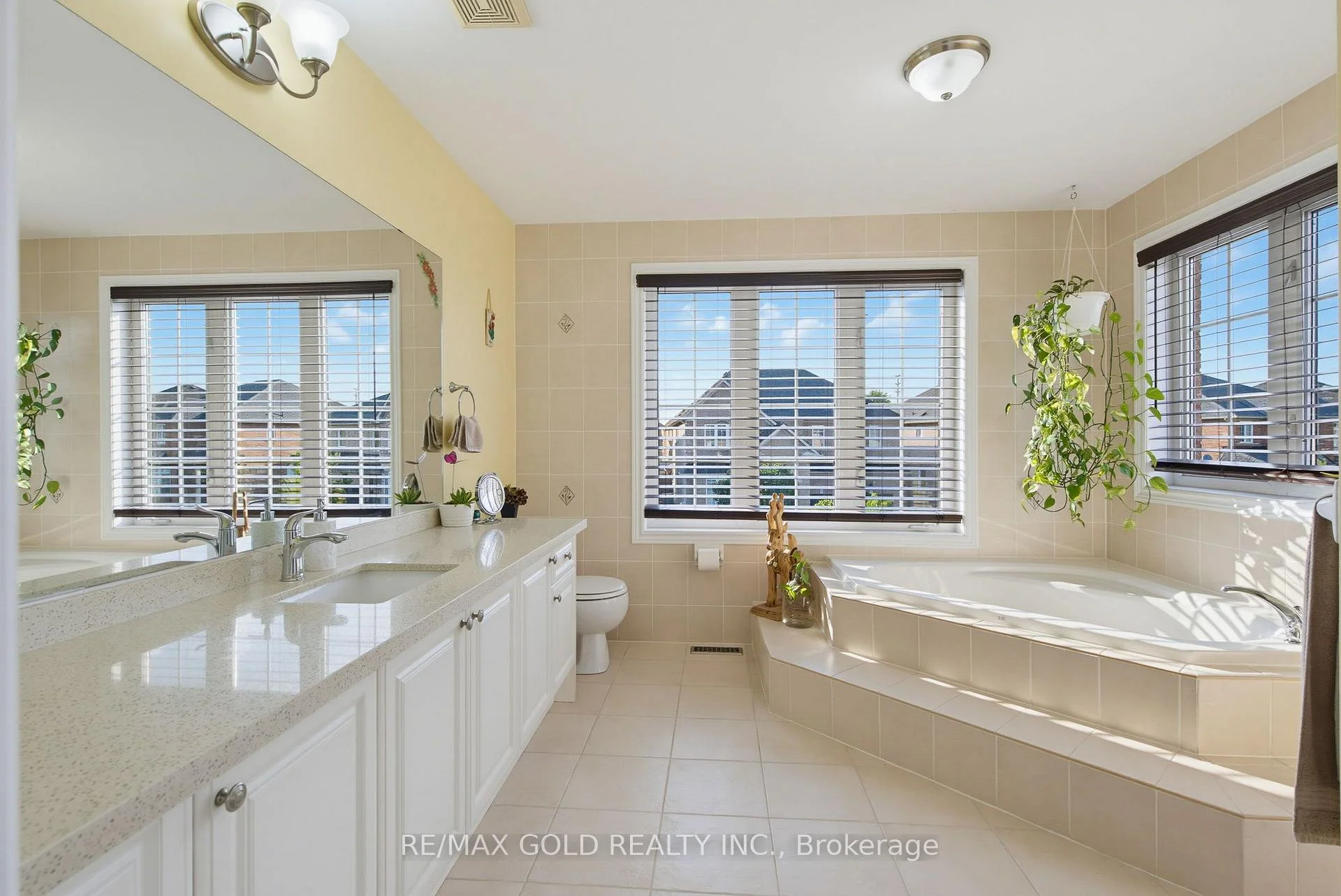 Photo 30 of 57 Quailvalley Drive, Brampton, Sandringham-Wellington — HOMEH