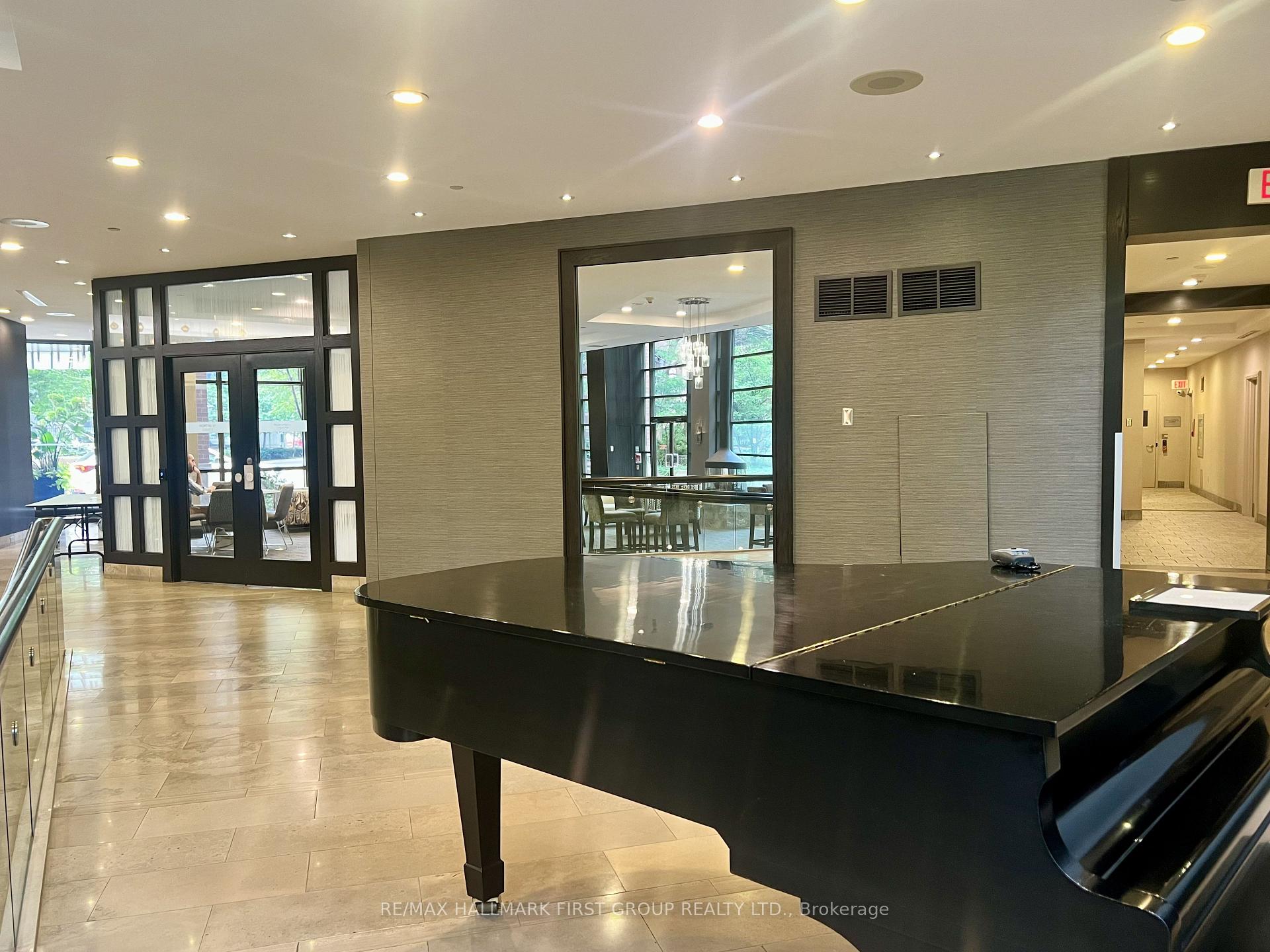 Photo 4 of Unit 806, 33 Sheppard Avenue E, North York, Willowdale East — HOMEH