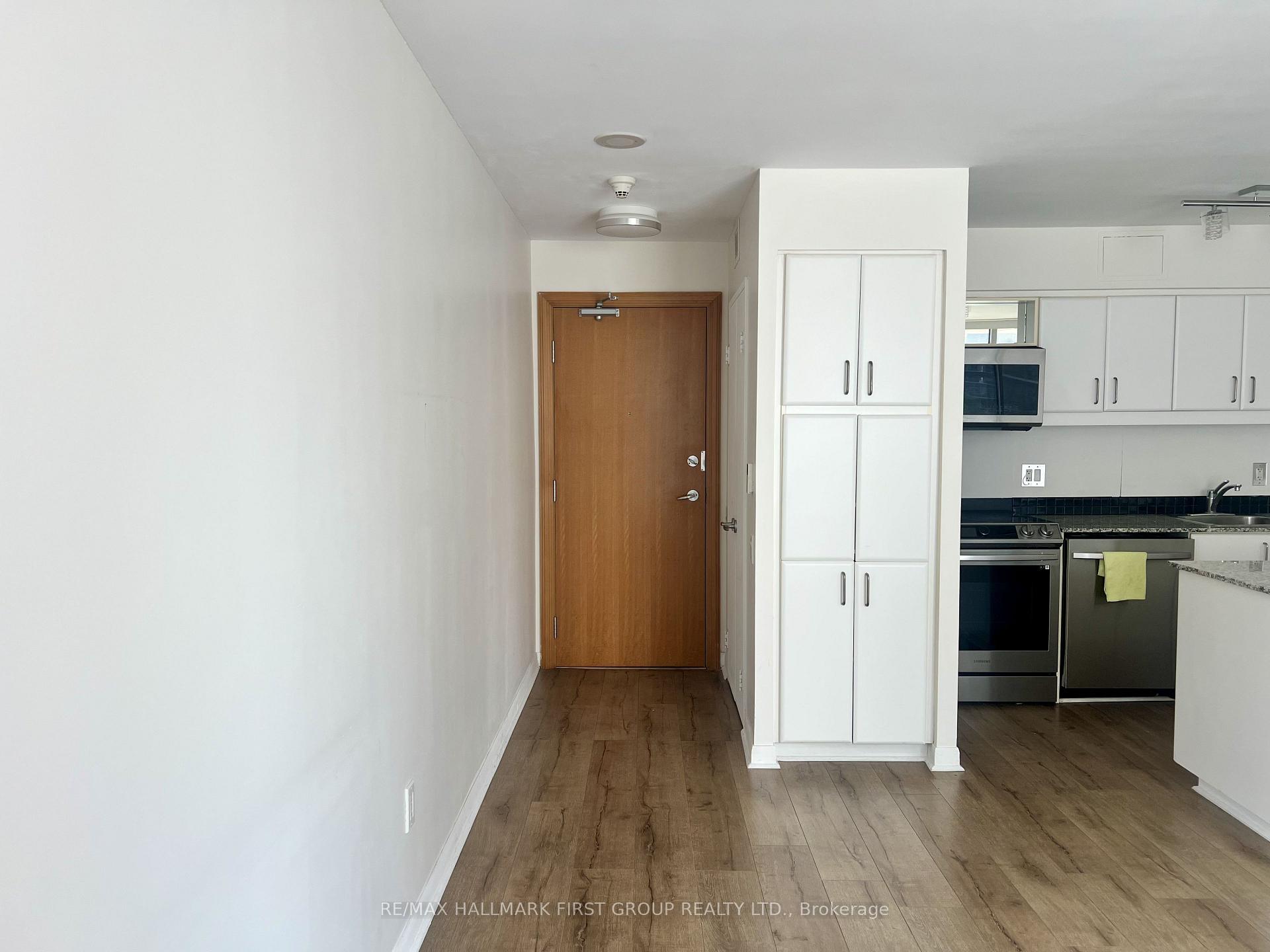 Photo 7 of Unit 806, 33 Sheppard Avenue E, North York, Willowdale East — HOMEH
